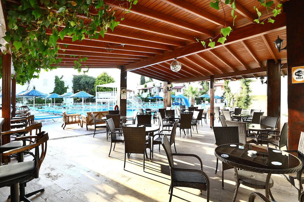 Summer Garden Suites And Beach Hotel 42/59