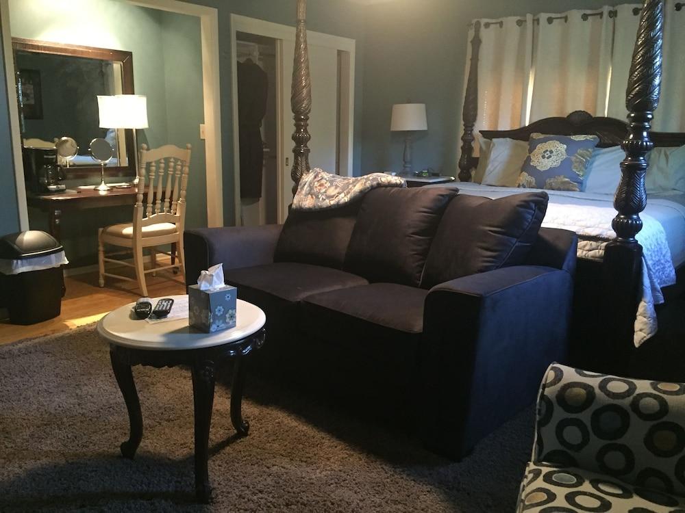 Up Up and Away Lodging 8/14
