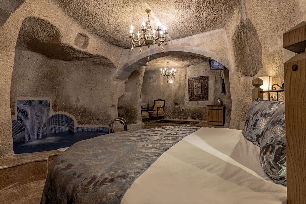 The Dorm Cave By Travellers 21/50