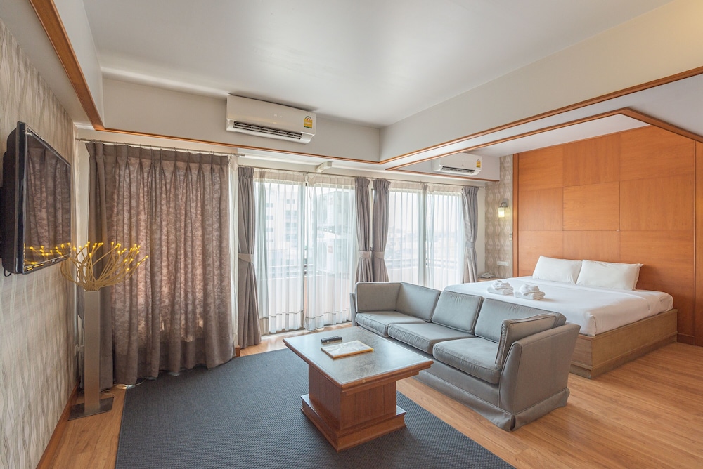 Nonthaburi Palace Hotel 35/66