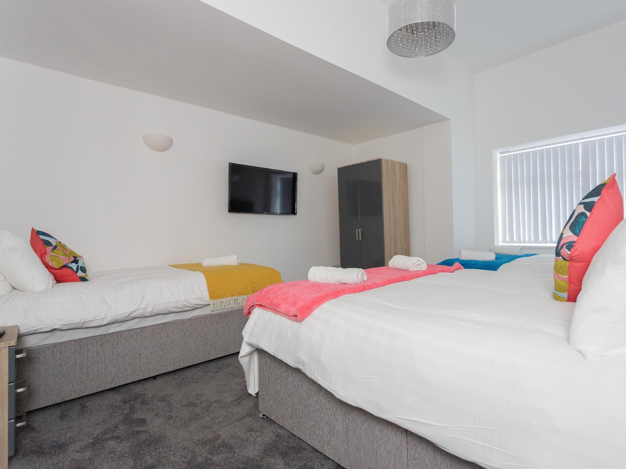 Deluxe, Apartment, 1 Single and 2 Double Beds, Private Bathroom