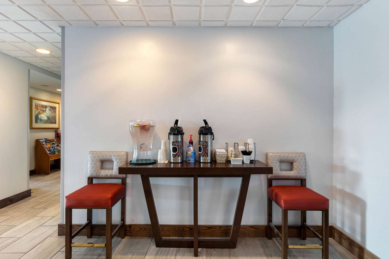 La Quinta Inn & Suites by Wyndham Omaha Airport Downtown 17/25