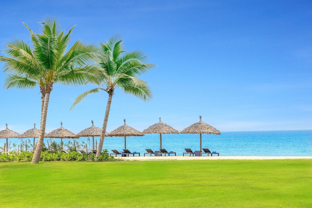 Wyndham Royal Beachfront Resort & Spa Hoi An Danang 57/59