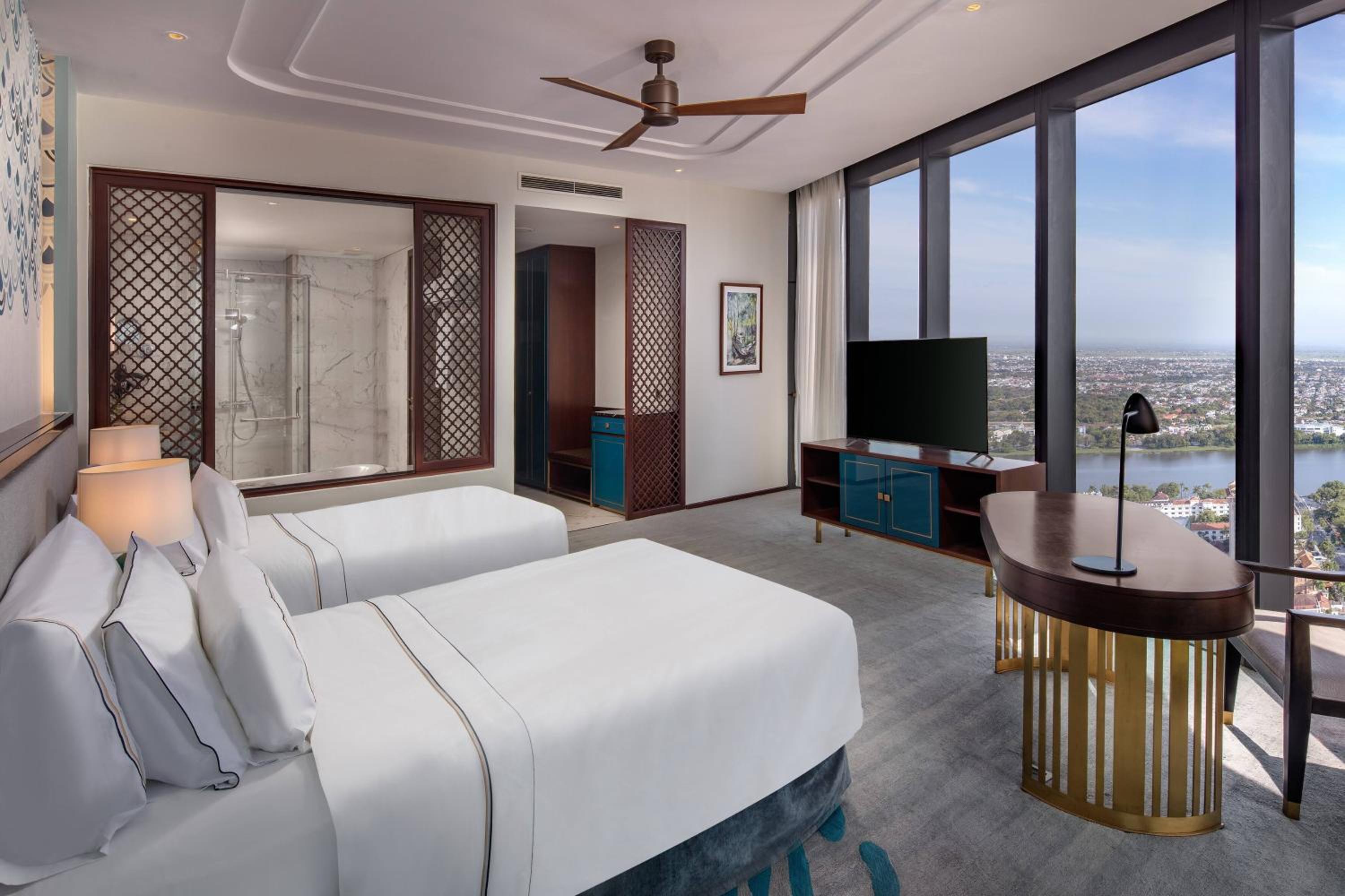 The Level, Premium, with View, Executive Lounge Access