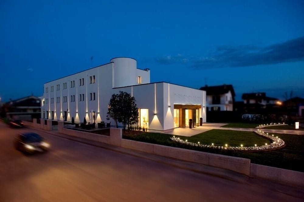 Hotel Napoleon 2/24