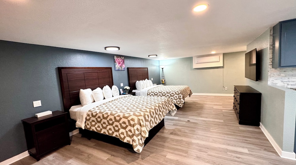 Family, Basement, Apartment, 2 Queen Beds