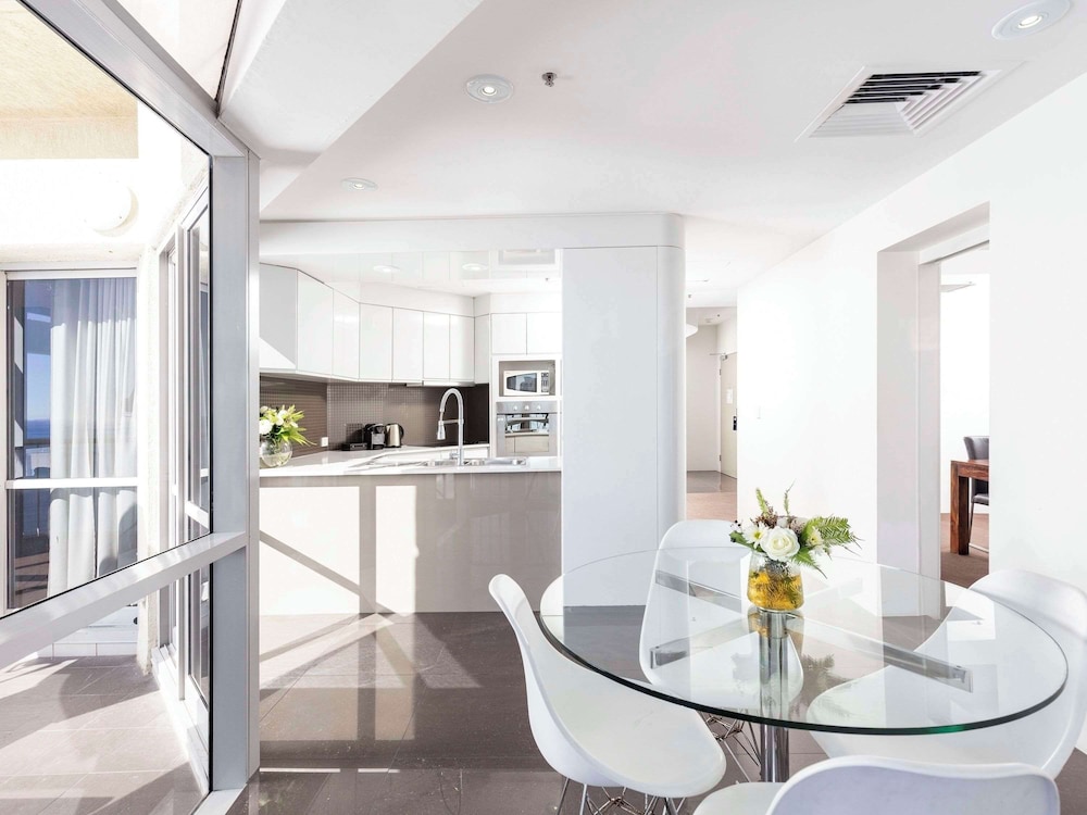 NOVOTEL SURFERS PARADISE 45/64