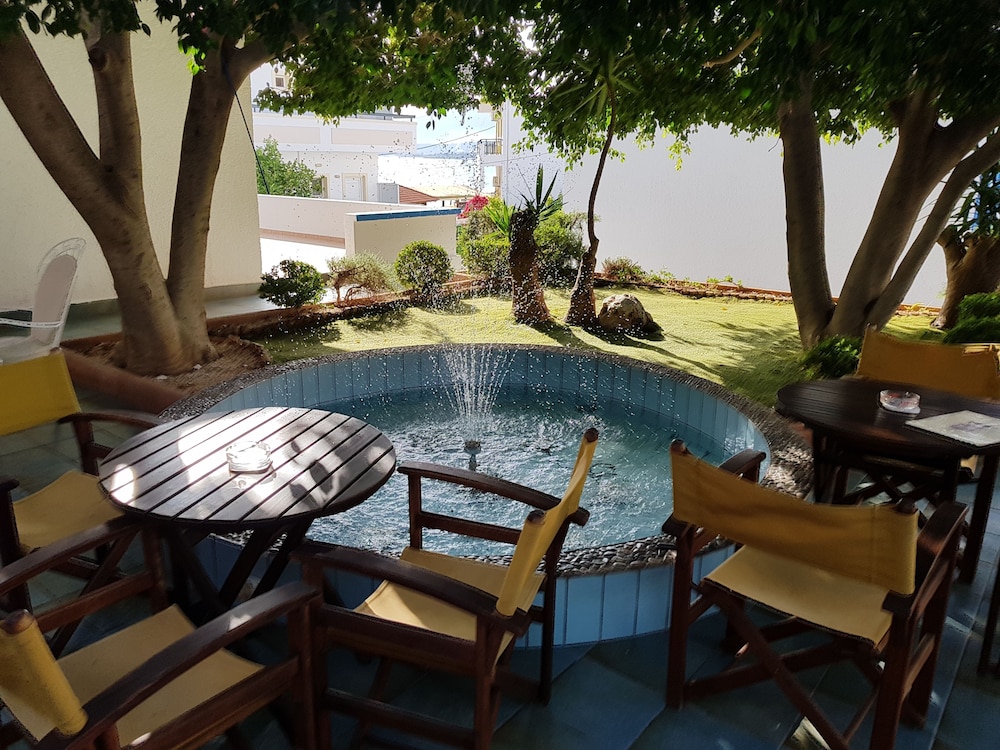 AMAZONES VILLAS APARTMENTS 30/32