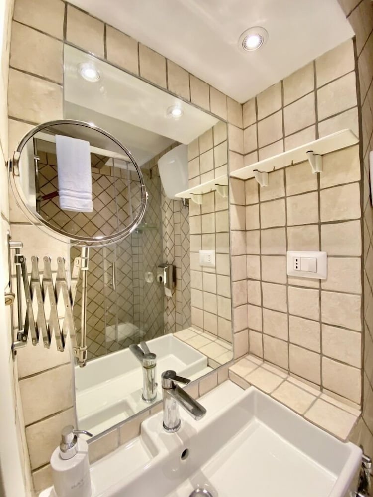 Roome B&B 24/33