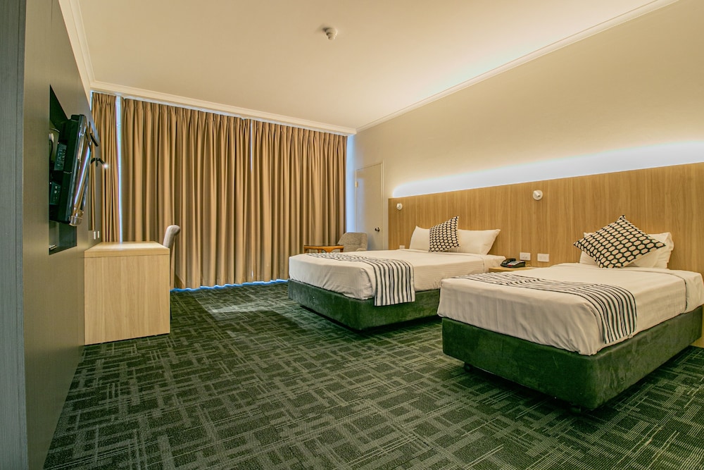 Opal Cove Resort 8/72