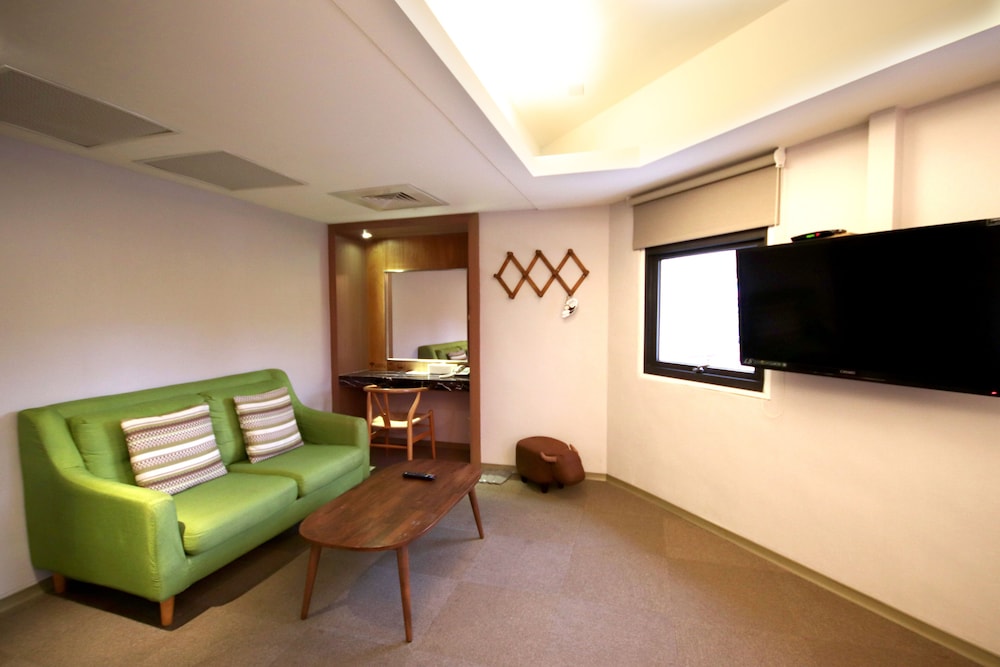 Meci Hotel 45/66