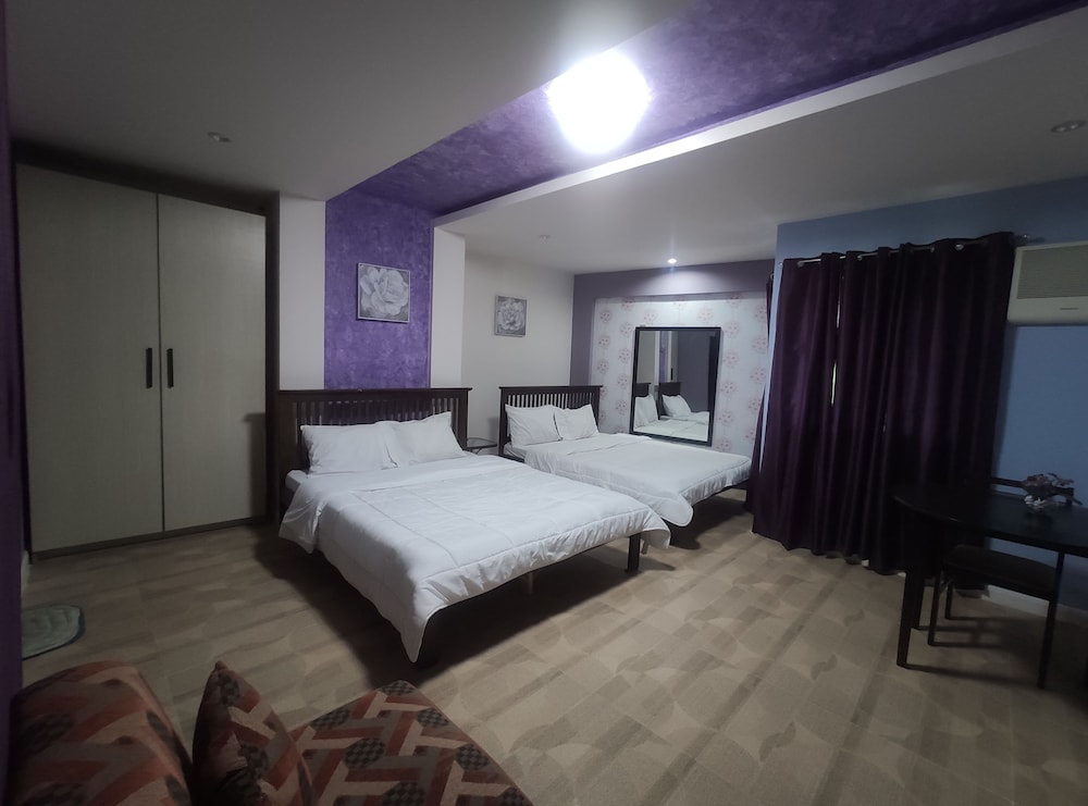 Nikitas Place Hotel 12/52