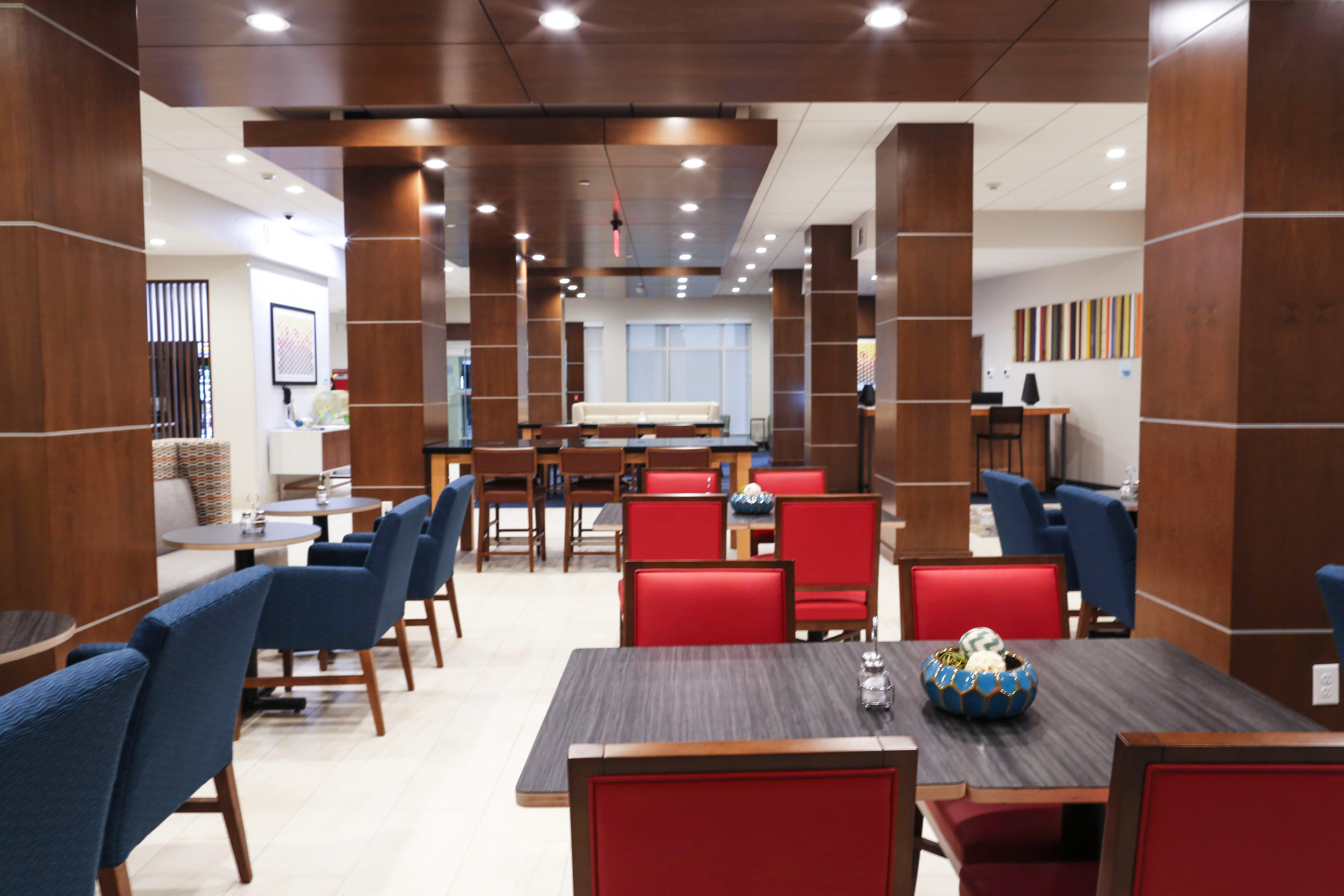 Holiday Inn Express Suites Houston Iah Beltway 8 50/65