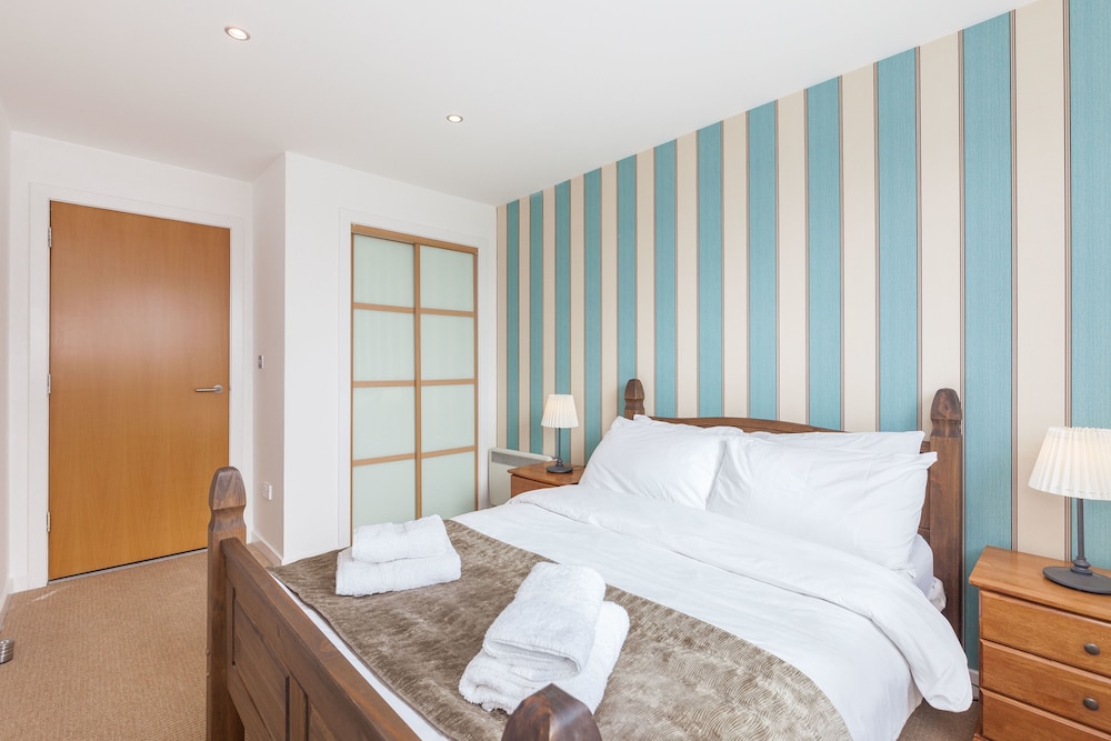 Stylish Penthouse Suite 7/17
