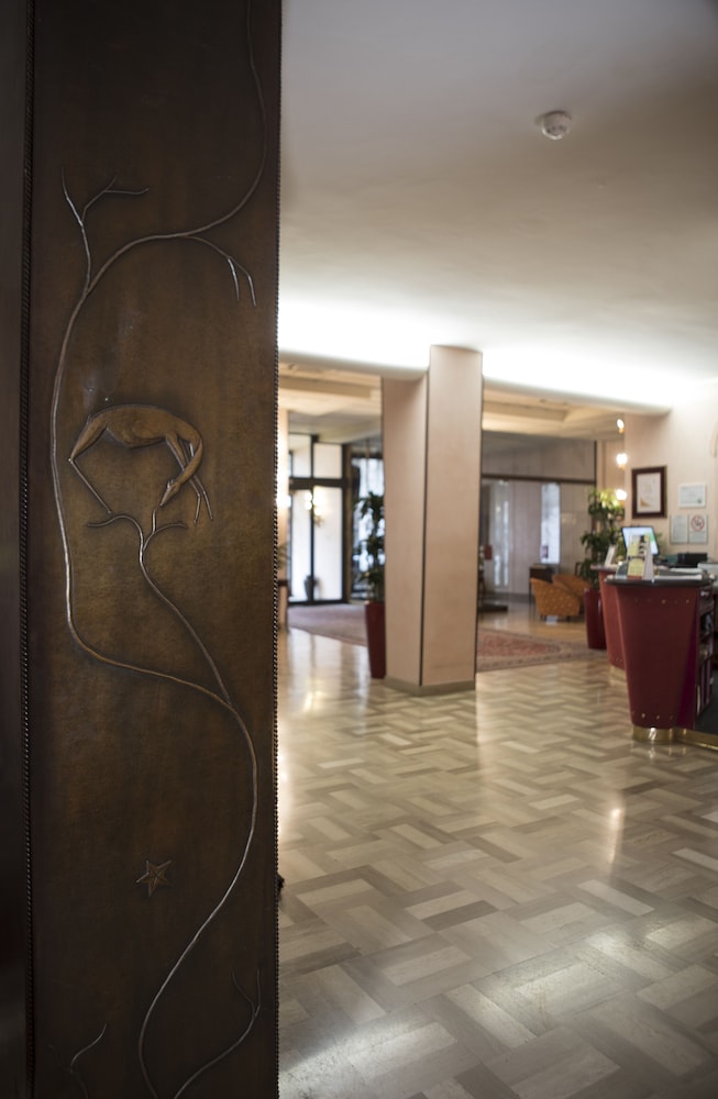 Astra Hotel 5/51