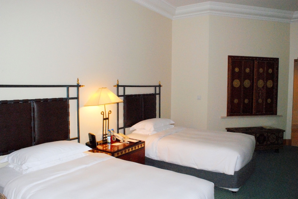 Grand Hyatt Muscat Hotel 16/50