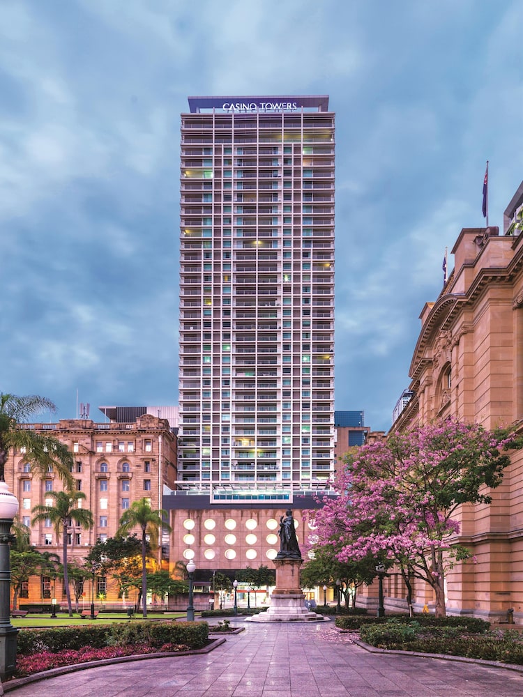 Oaks Brisbane Casino Tower Suites 2/50