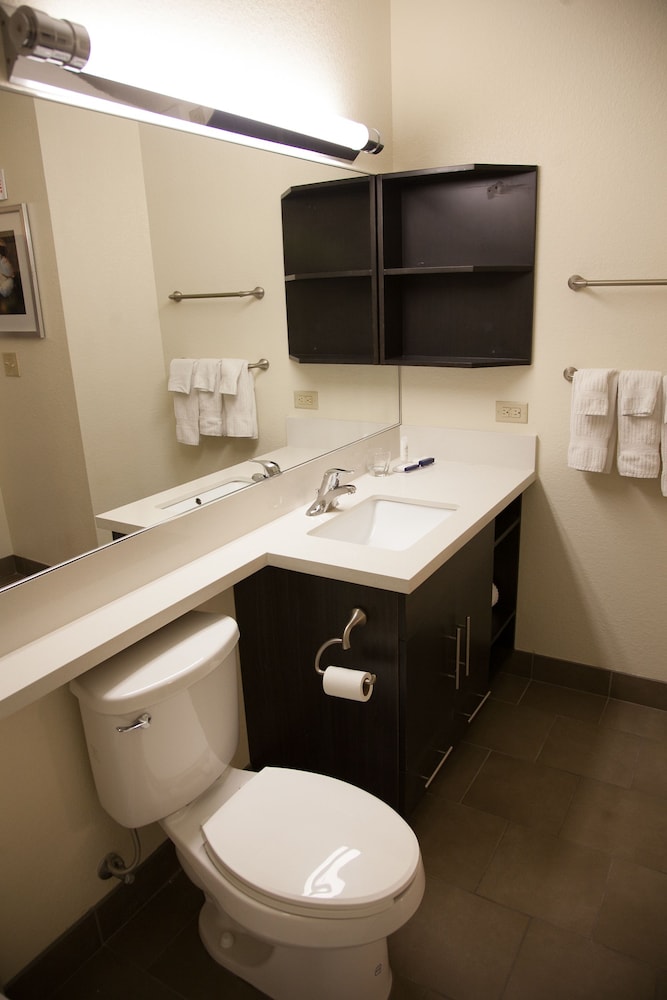 CANDLEWOOD SUITES ALEXANDRIA 39/41