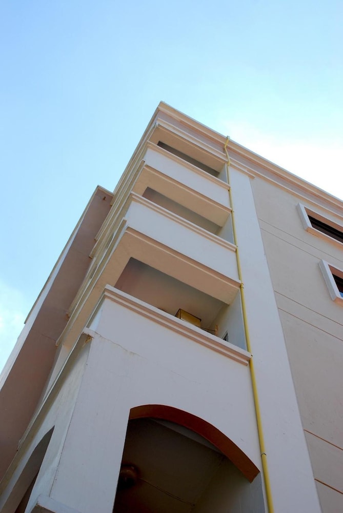 Dma Hotel 1/32