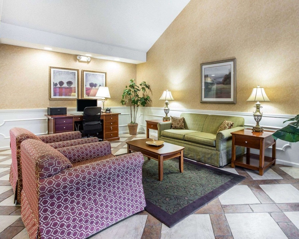 Quality Inn Carrollton Medical Center 27/38