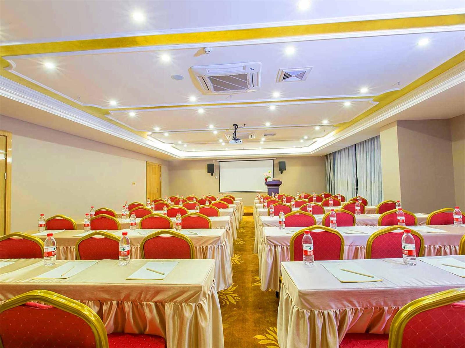 Vienna Hotel (Dongguan East Bus Station) 33/41