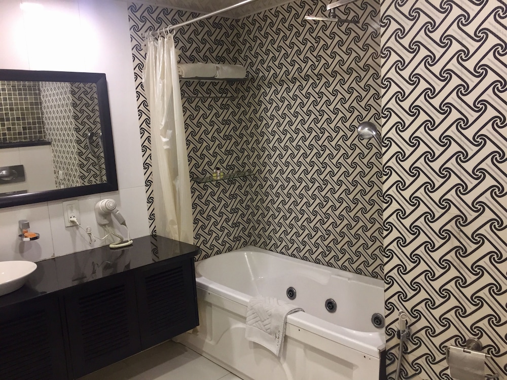 Taurus Sarovar Portico New Delhi 45/49