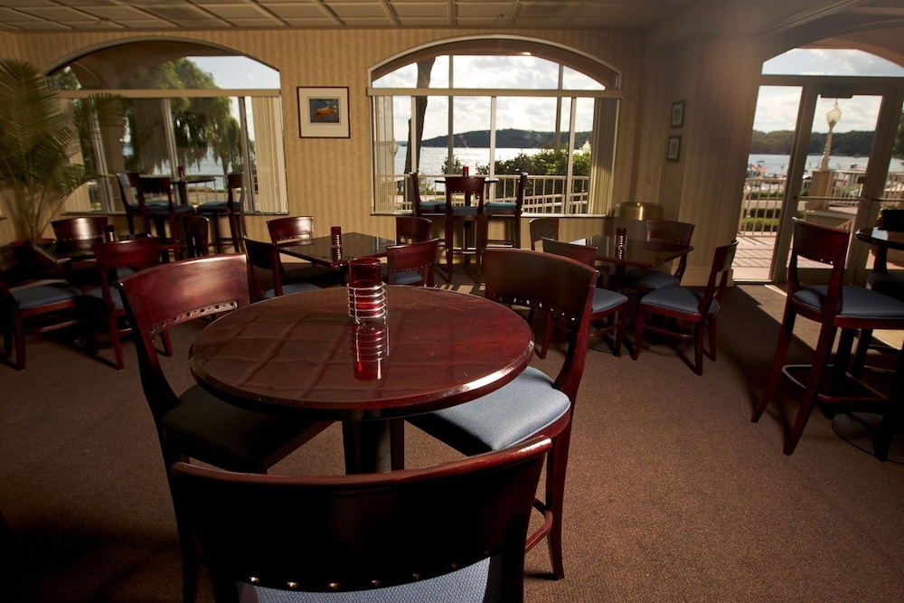 Bella Vista Suites 42/59