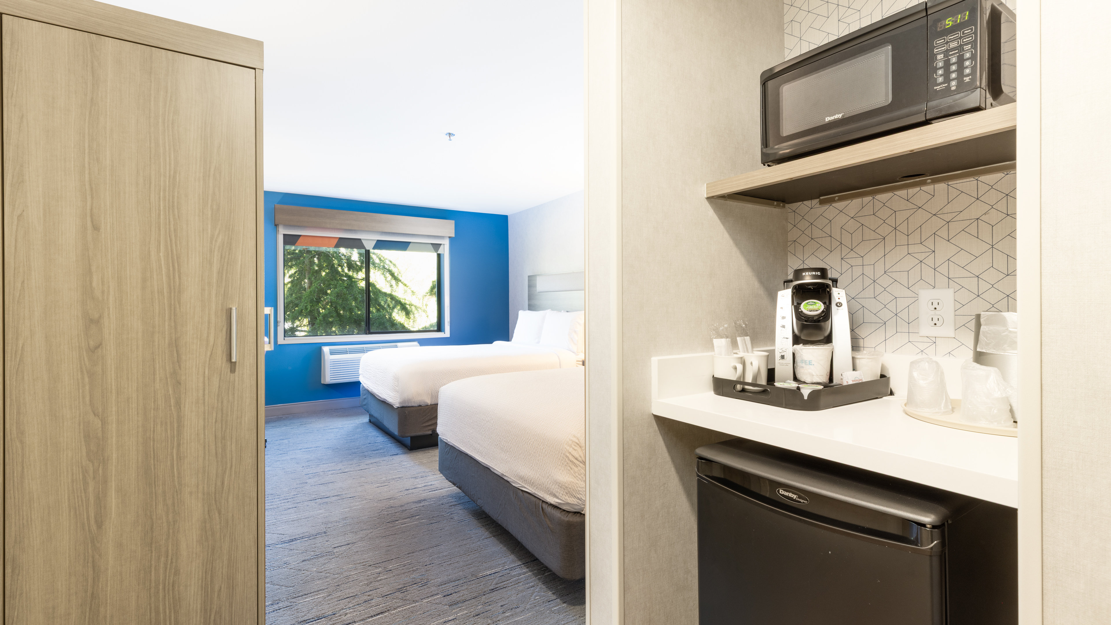 Holiday Inn Express Bellingham 70/72