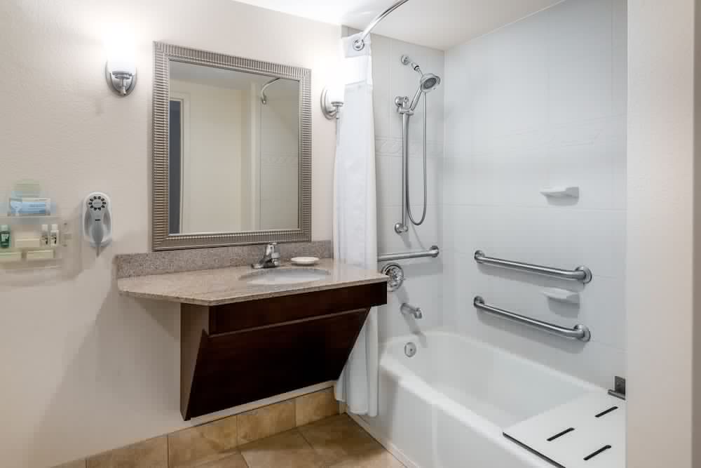 Holiday Inn Johnstown-Gloversville 21/66
