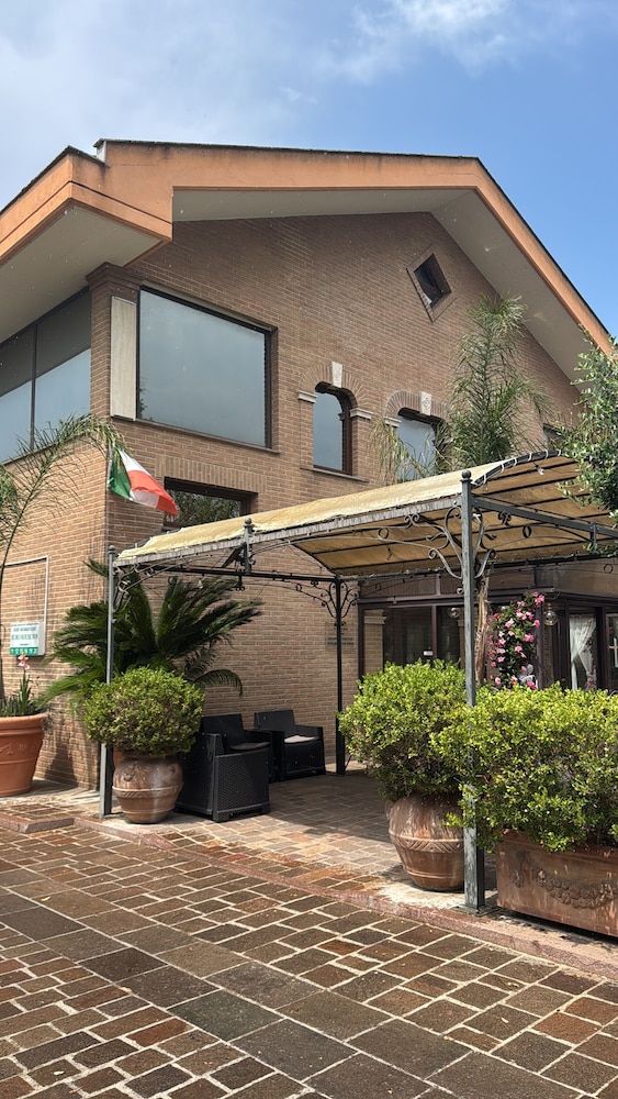Euro House Inn Airport Hotel Residence 6/72