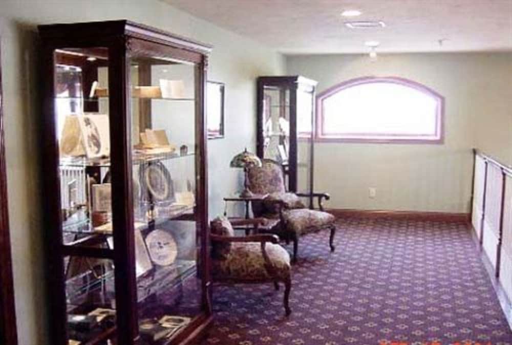 Hearthstone Inn & Suites 36/65