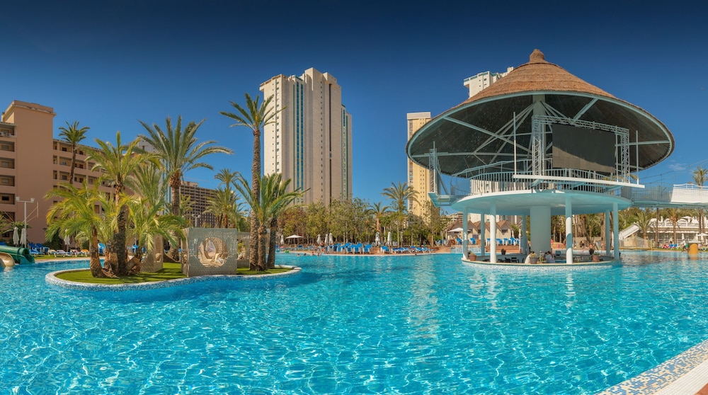 Magic Tropical Splash Water Park Spa and Caribbean Resort 30/34