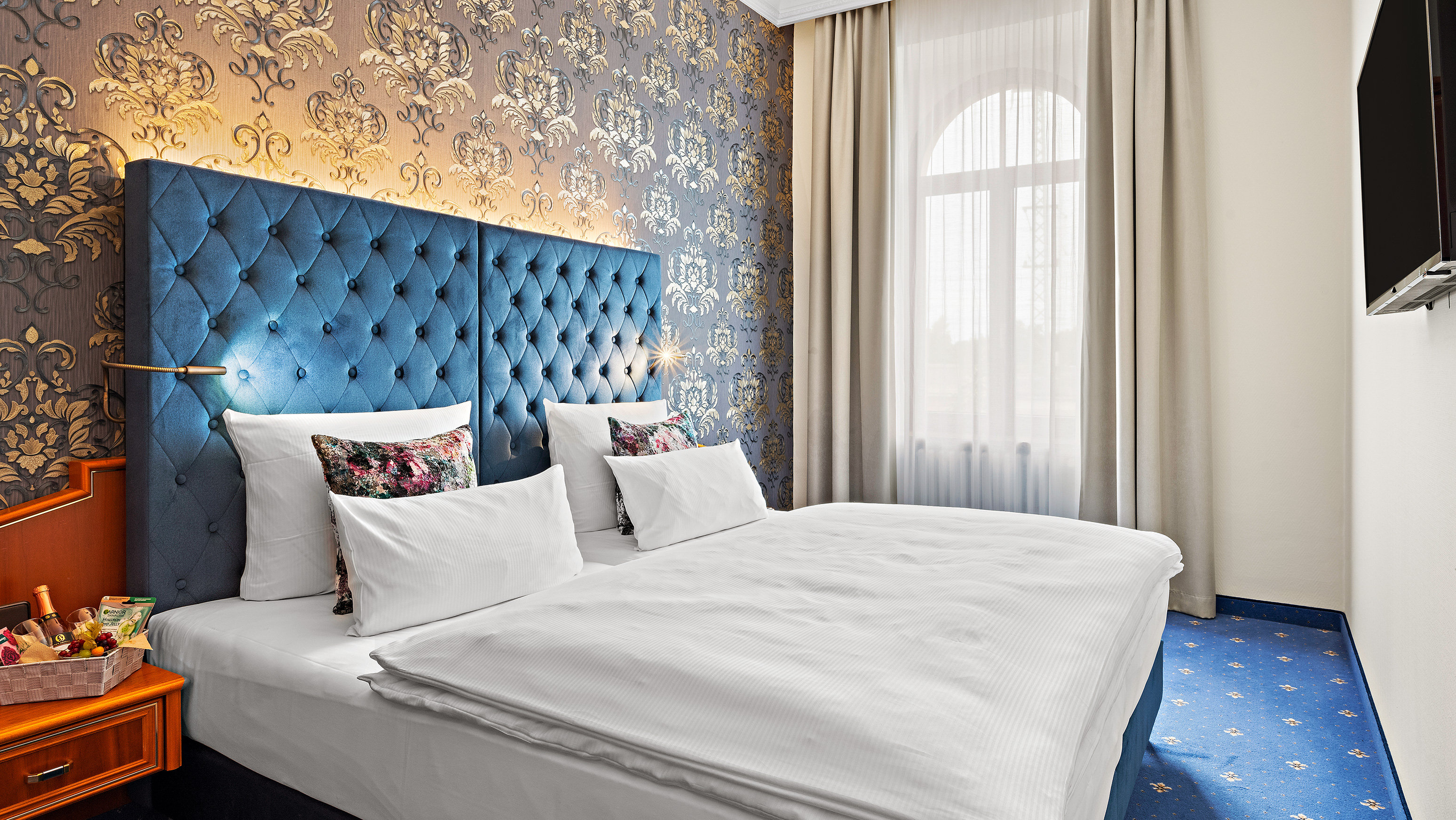 Bayerischer Hof Dresden 24/76