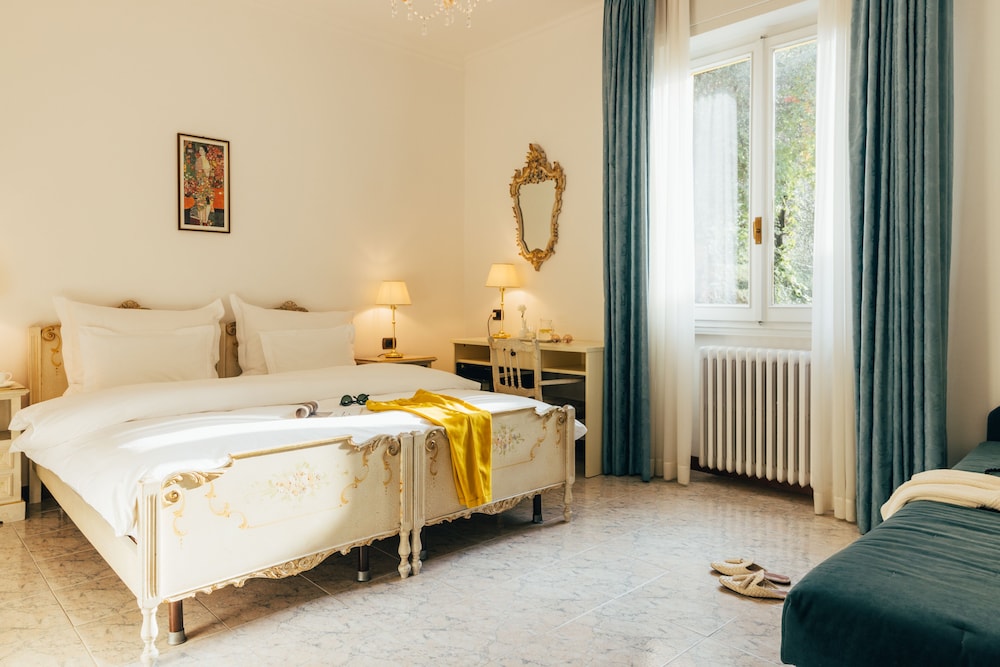 ROOM, DOUBLE BED, MOUNTAIN VIEW