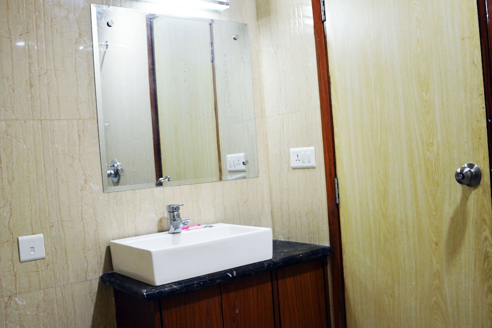 TRINITY CORPORATE SUITES 14/43