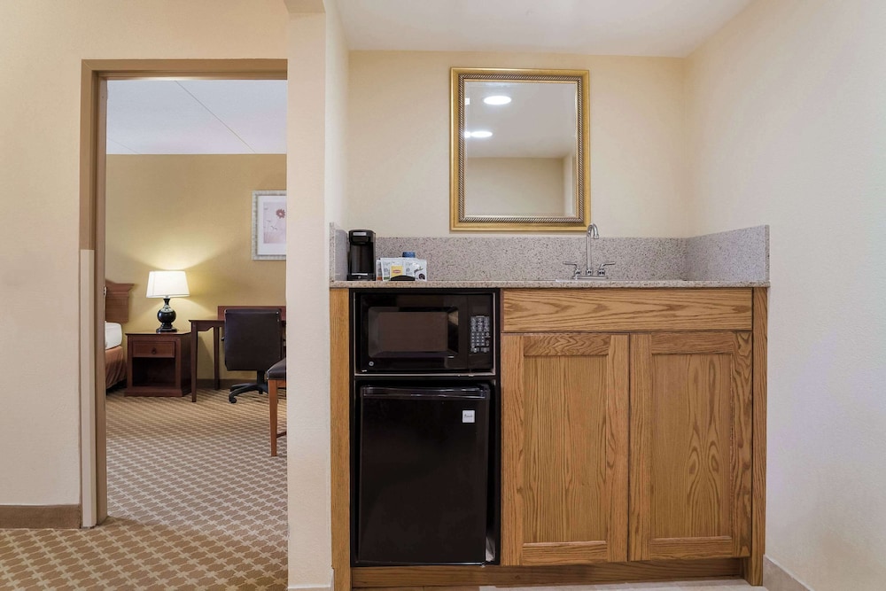 Quality Inn and Suites Saginaw, MI 9/47