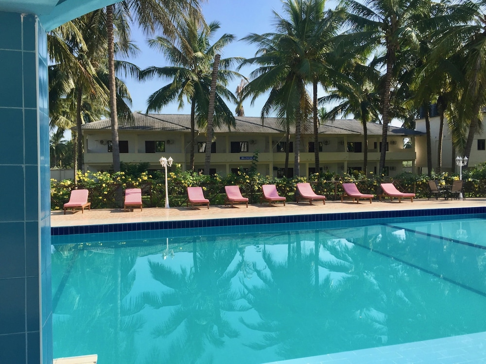 Oceanic Bay Hotel and Resort 41/43