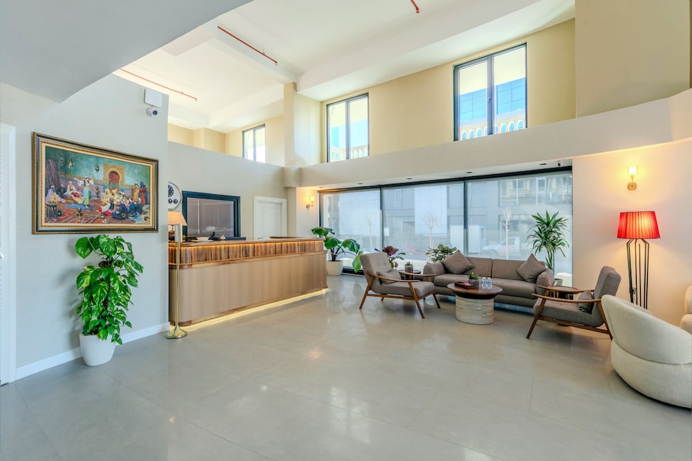 Nenessa Airport Hotel 36/46