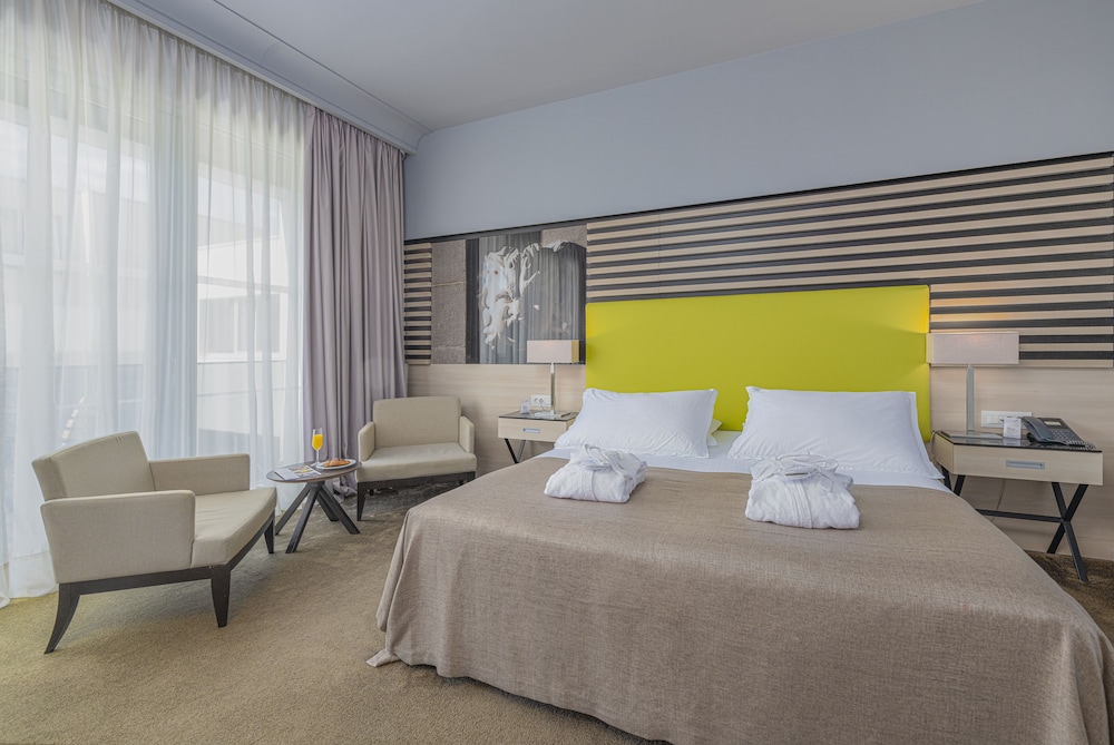 Executive, Double Bed, Balcony, Lero Hotel 5/8