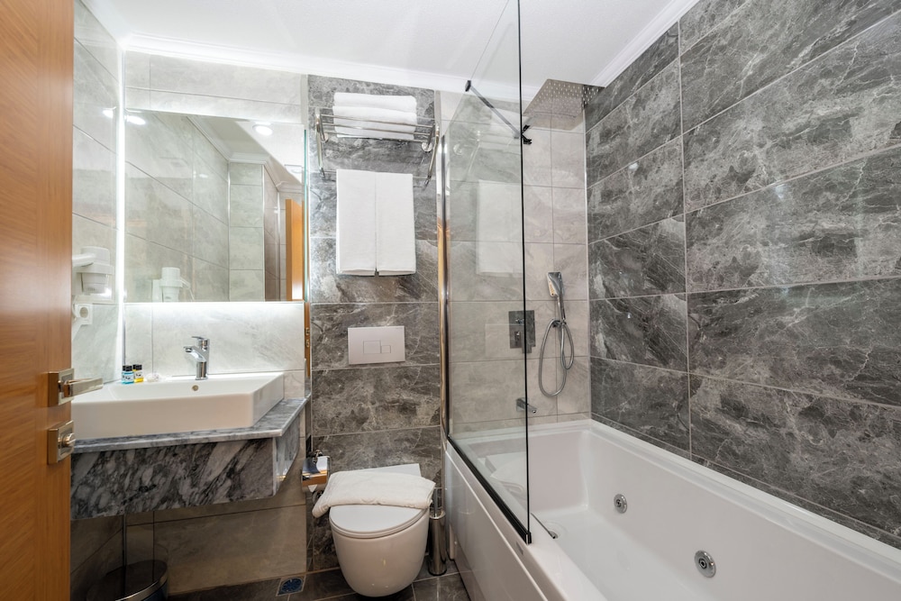 Diamond luxury Hotel 33/37