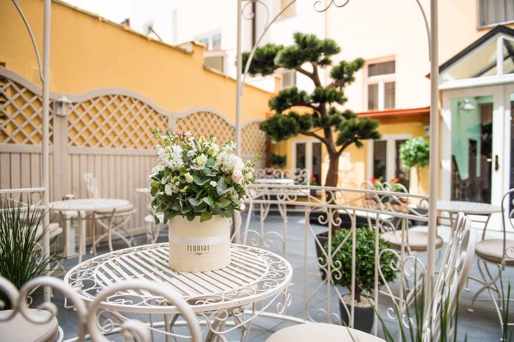 HASTAL HOTEL 39/42