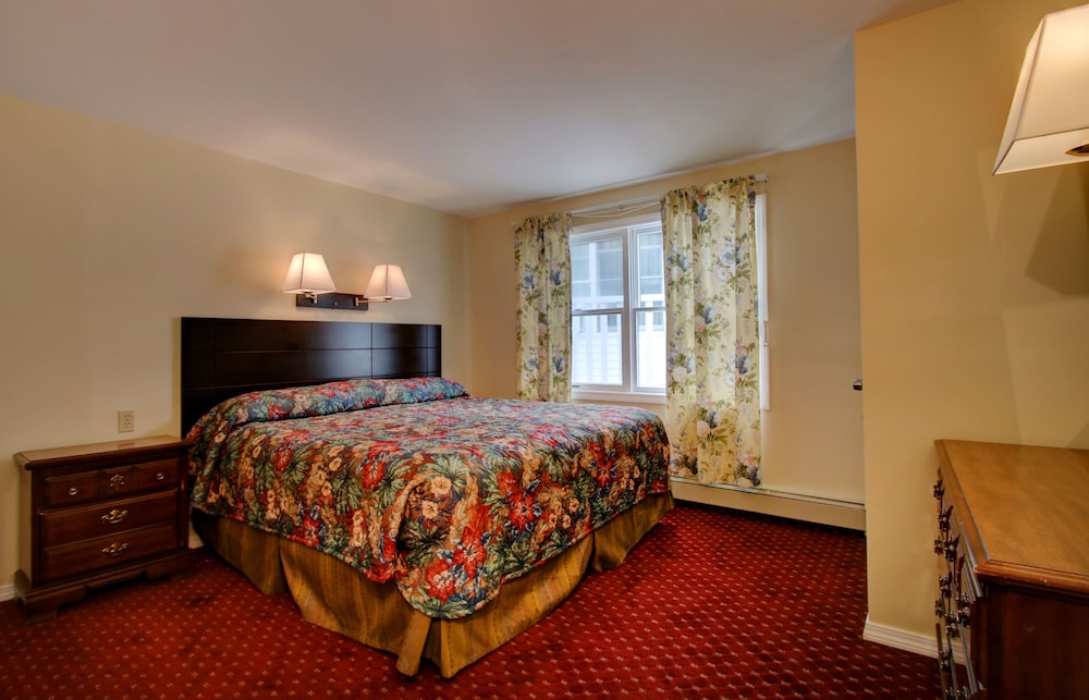 Colonial Village Resort 10/46