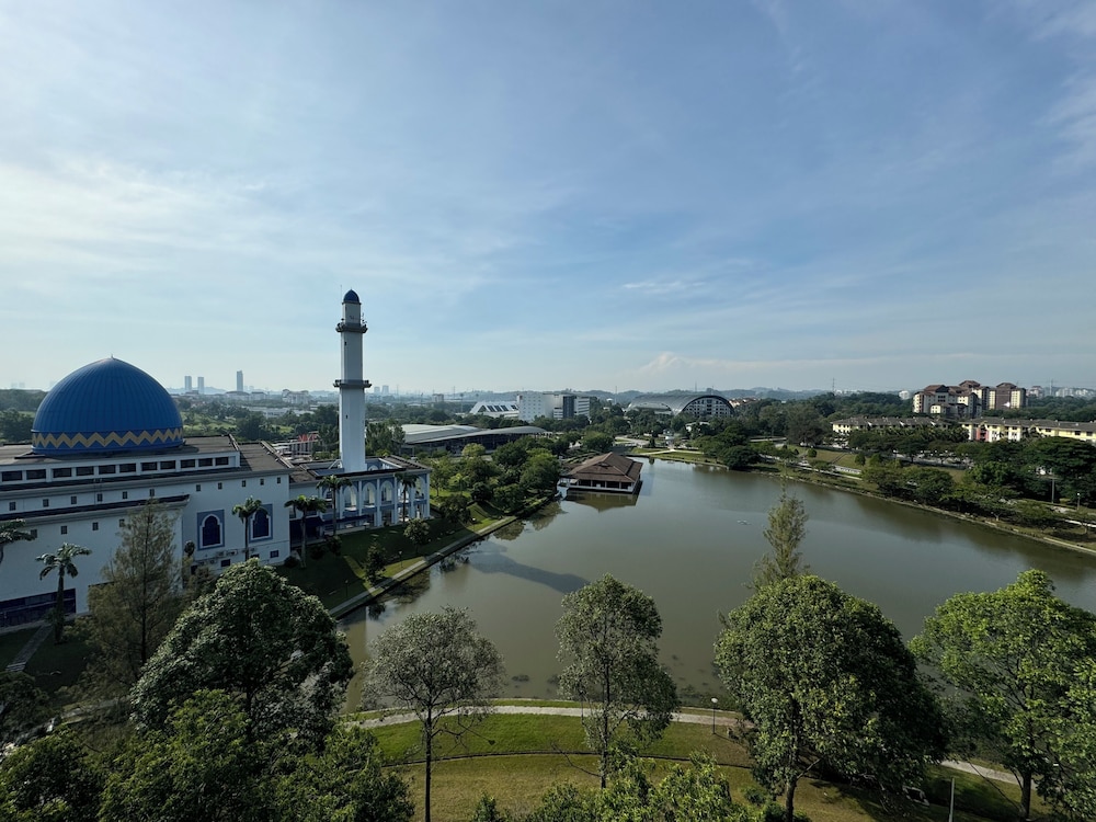 Royal Park Hotel @ UNITEN 43/50