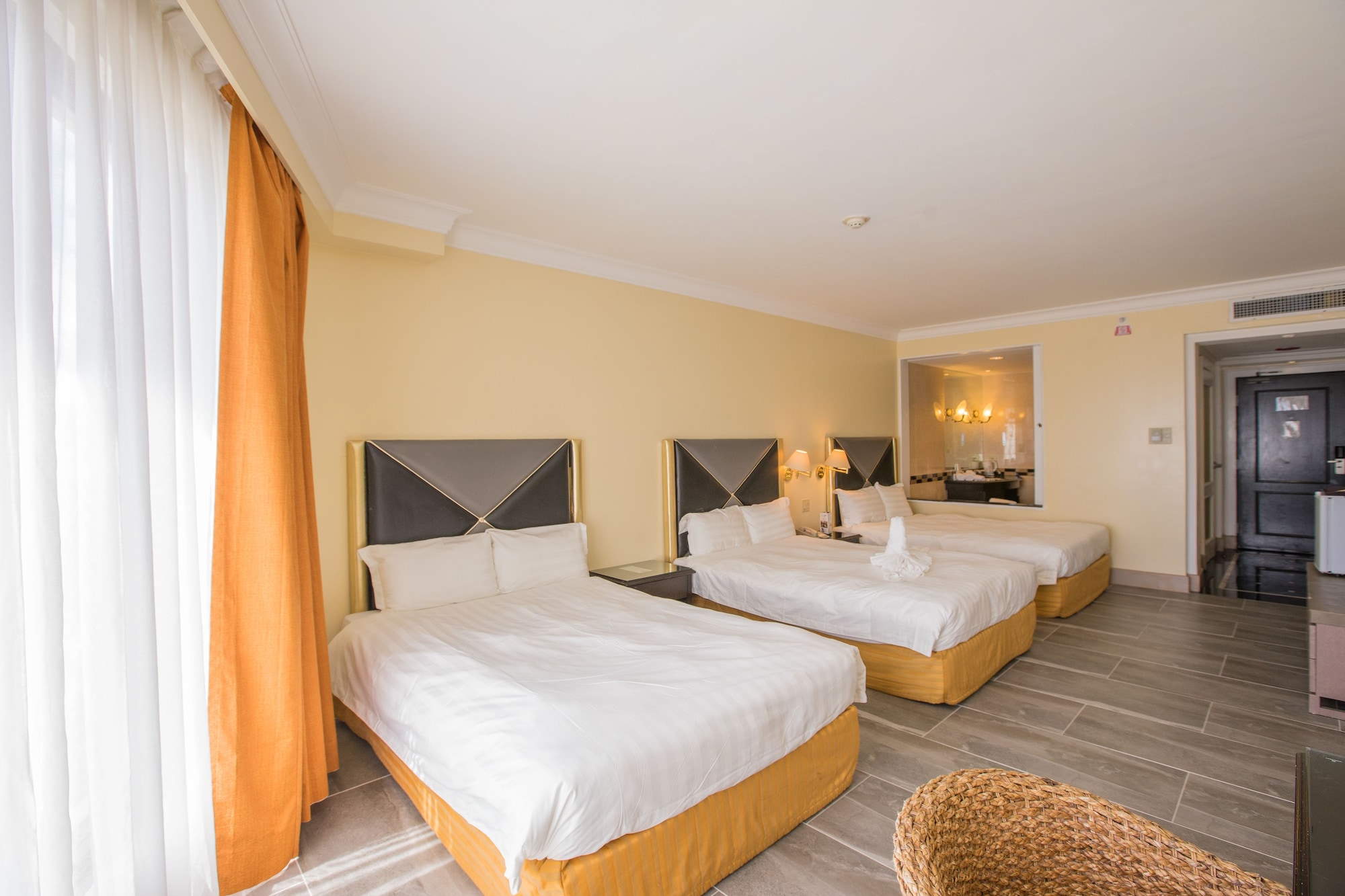 ROOM, TRIPLE, PARTIAL OCEAN VIEW