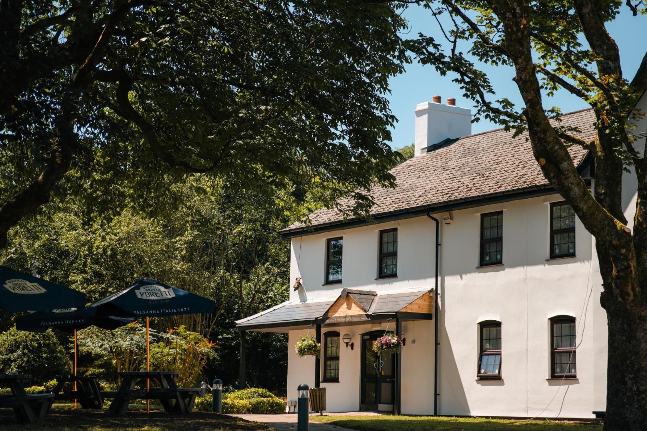 The Coach & Horses Hotel 25/27