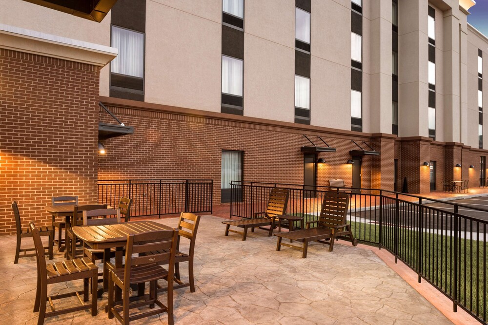 Hampton Inn & Suites Lavonia 26/38