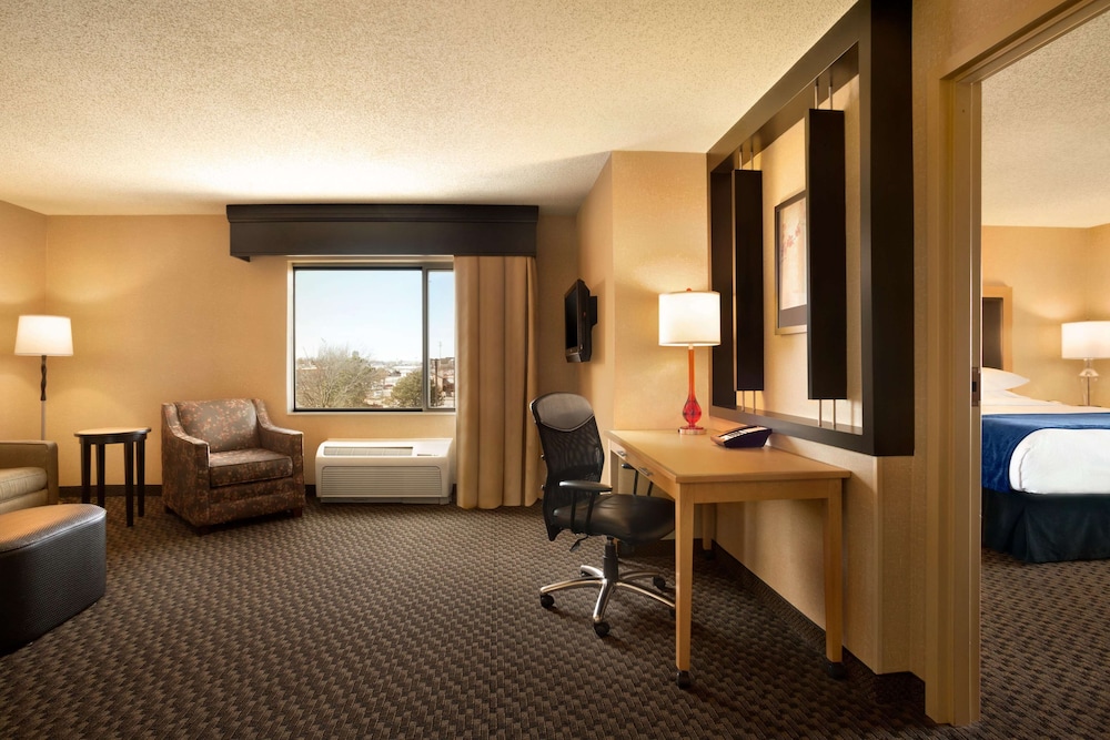 Doubletree By Hilton Hotel Oklahoma City Airport 19/45