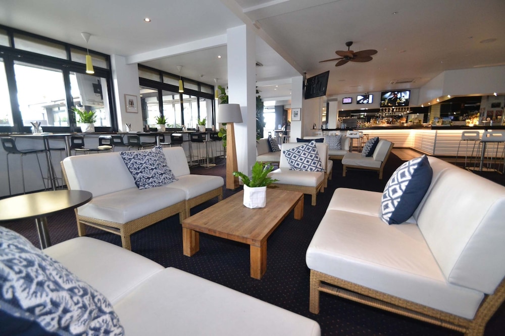 Crossroads Hotel 30/51