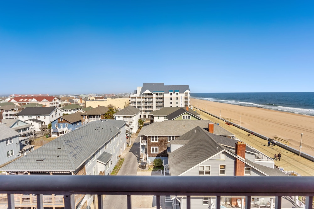 Americana Hotel Oceanfront 65/68