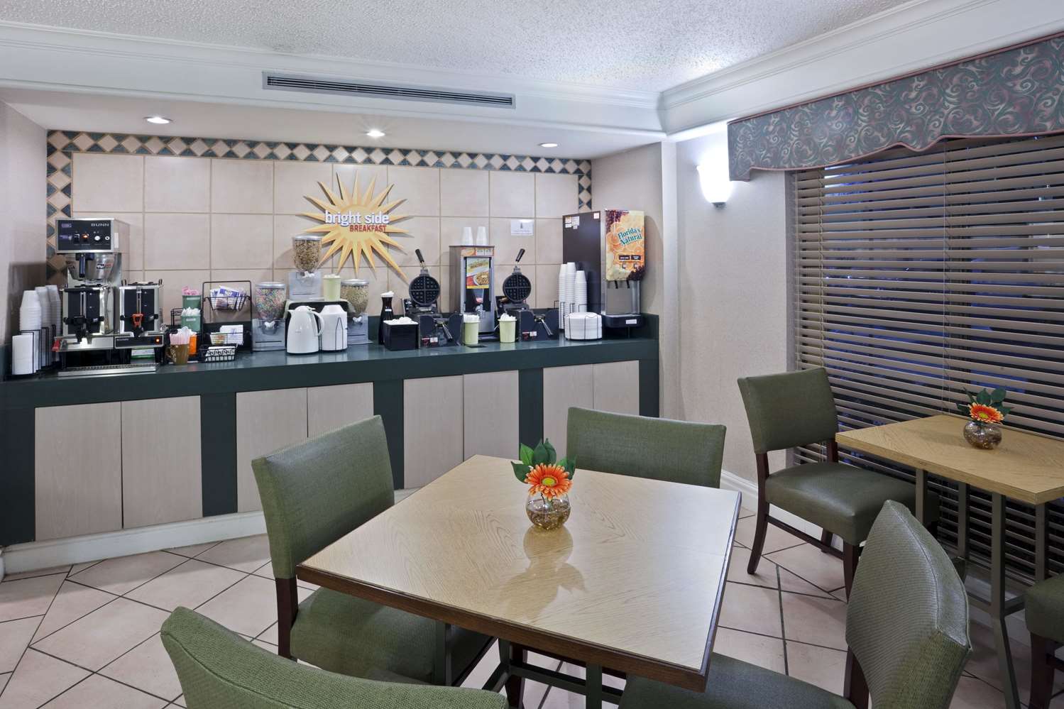 La Quinta Inn Omaha West 26/29